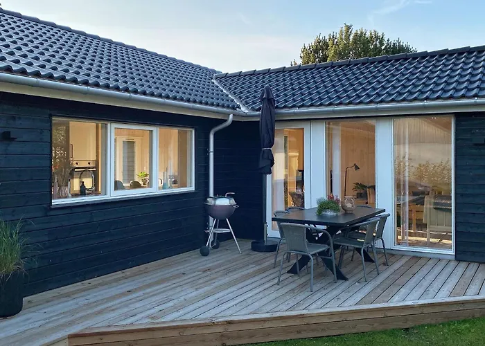 8 Person In Hadsund-by Traum